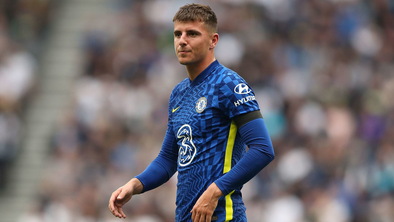 LONDON, ENGLAND - SEPTEMBER 19: Mason Mount of Chelsea during the Premier League match between Tottenham Hotspur and Chelsea at Tottenham Hotspur Stadium on September 19, 2021 in London, England.