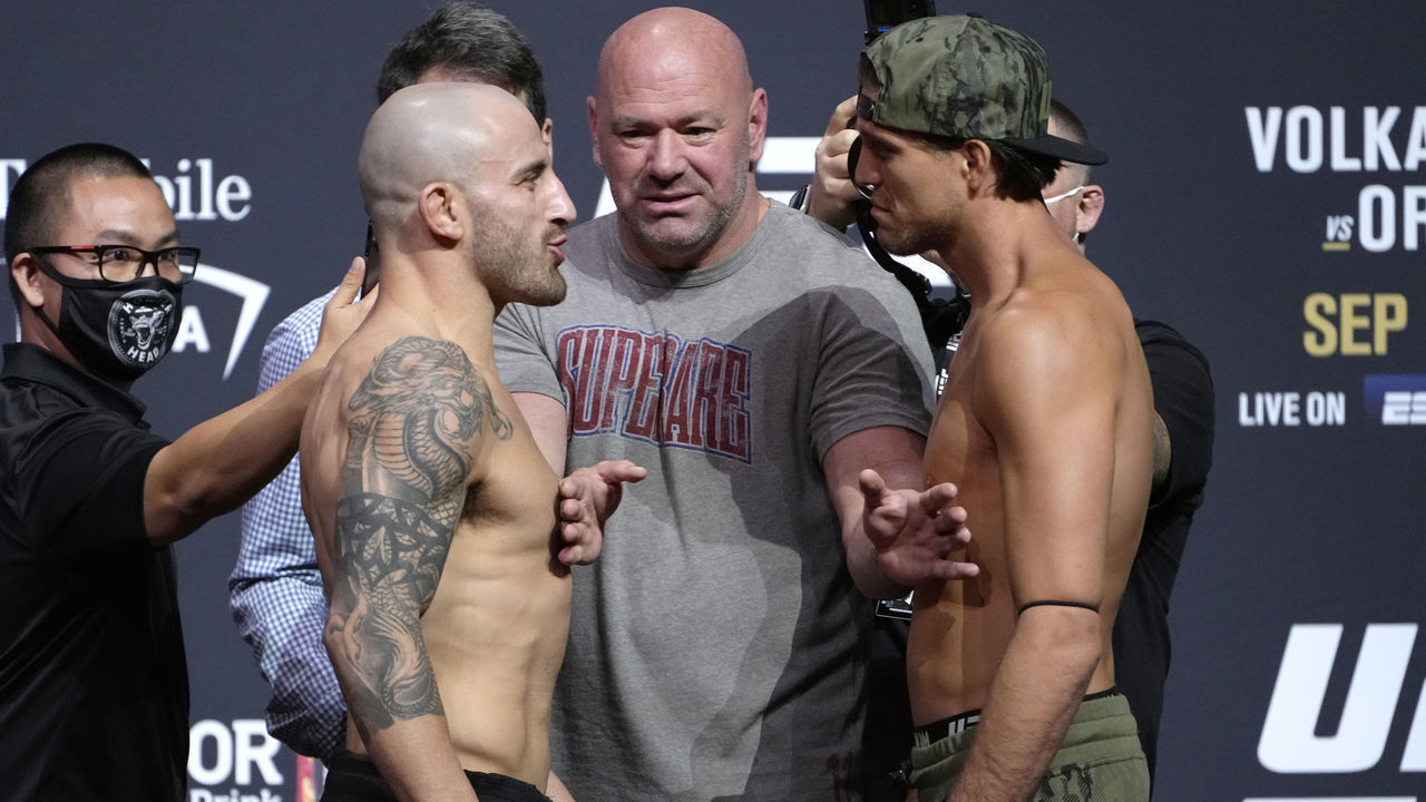 LAS VEGAS, NEVADA - SEPTEMBER 24: (L-R) Opponents Alexander Volkanovski of Australia and Brian Ortega face off during the UFC 266 ceremonial weigh-in at Park Theater on September 24, 2021 in Las Vegas, Nevada.