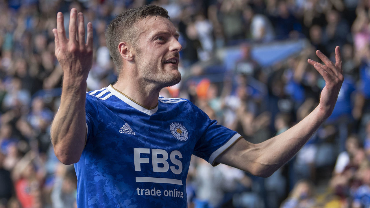 LEICESTER, ENGLAND - SEPTEMBER 25: Jamie Vardy of Leicester City celebrates scoring his first goal during the Premier League match between Leicester City and Burnley at The King Power Stadium on September 25, 2021 in Leicester, England.