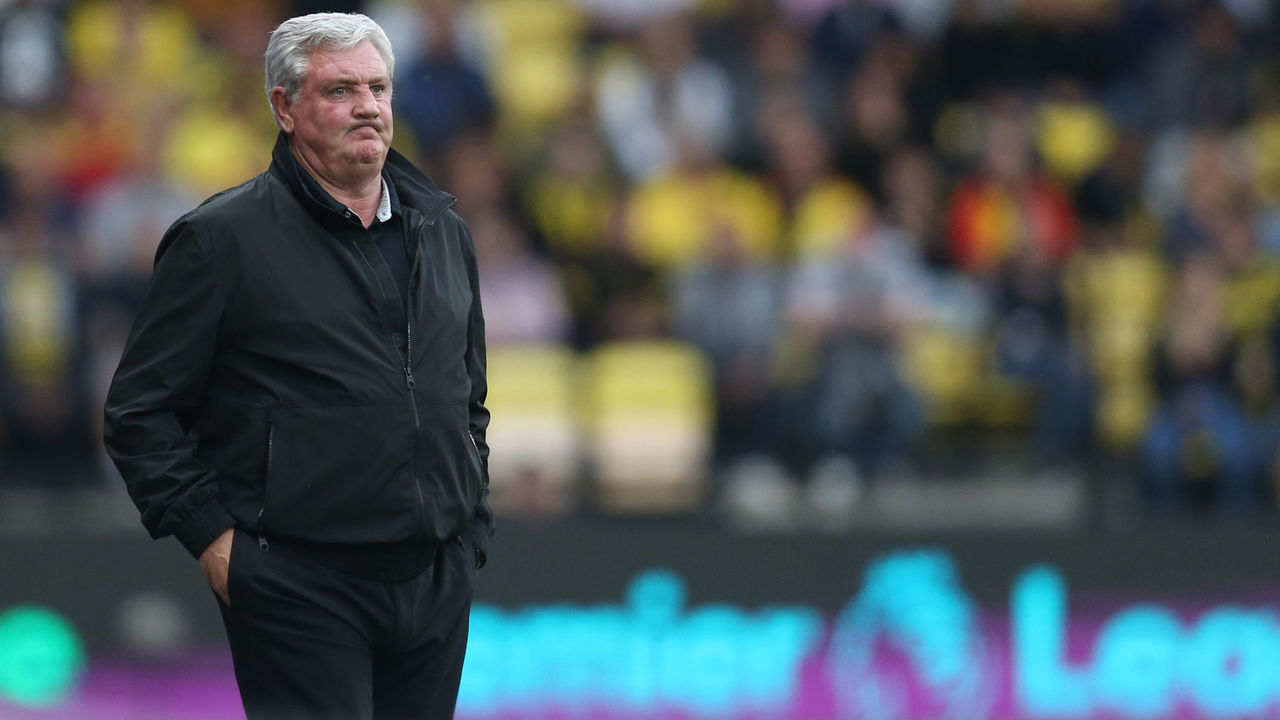 WATFORD, ENGLAND - SEPTEMBER 25: Newcastle United manager Steve Bruce during the Premier League match between Watford and Newcastle United at Vicarage Road on September 25, 2021 in Watford, England.