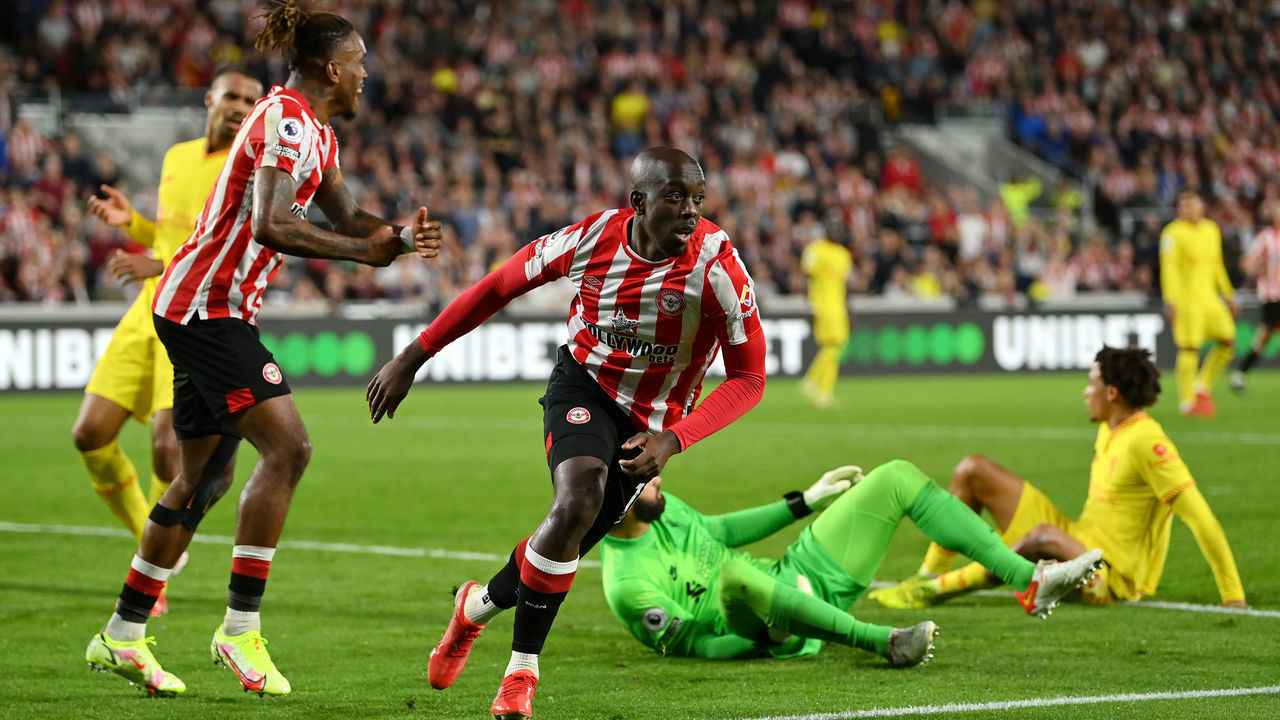 BRENTFORD, ENGLAND - SEPTEMBER 25: Yoane Wissa of Brentford celebrates scoring his sides third goal during the Premier League match between Brentford and Liverpool at Brentford Community Stadium on September 25, 2021 in Brentford, England.