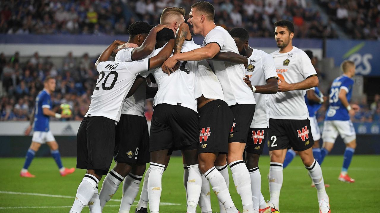 Lille's players celebrate after scoring a goal during the French L1 football match between Strasbourg (RCSA) and Lille (LOSC) at The Meinau Stadium in Strasbourg, eastern France, on September 25, 2021.