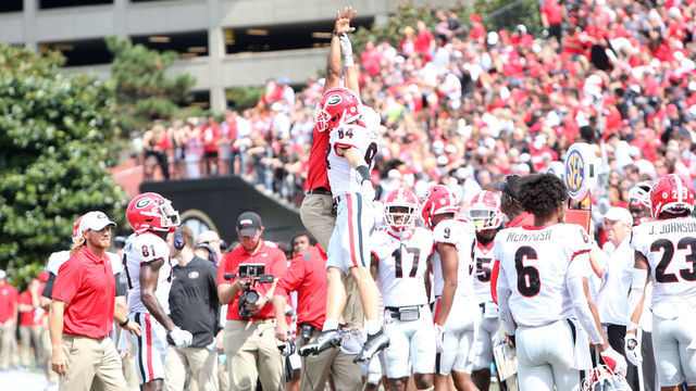 NASHVILLE, TN - SEPTEMBER 25: Georgia Bulldogs wide receiver Ladd McConkey (84) celebrates with an assistant coach after scoring a touchdown in a game between the Vanderbilt Commodores and Georgia Bulldogs, Saturday, September 25, 2021, at Vanderbilt Stadium in Nashville, Tennessee.