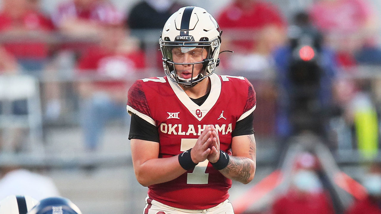 NORMAN, OK - SEPTEMBER 25: Oklahoma Sooners QB Spencer Rattler (07) calls the signals during a game between the Oklahoma Sooners and the West Virginia Mountaineers on September 25, 2021, at Gaylord Memorial Stadium in Norman, Oklahoma.
