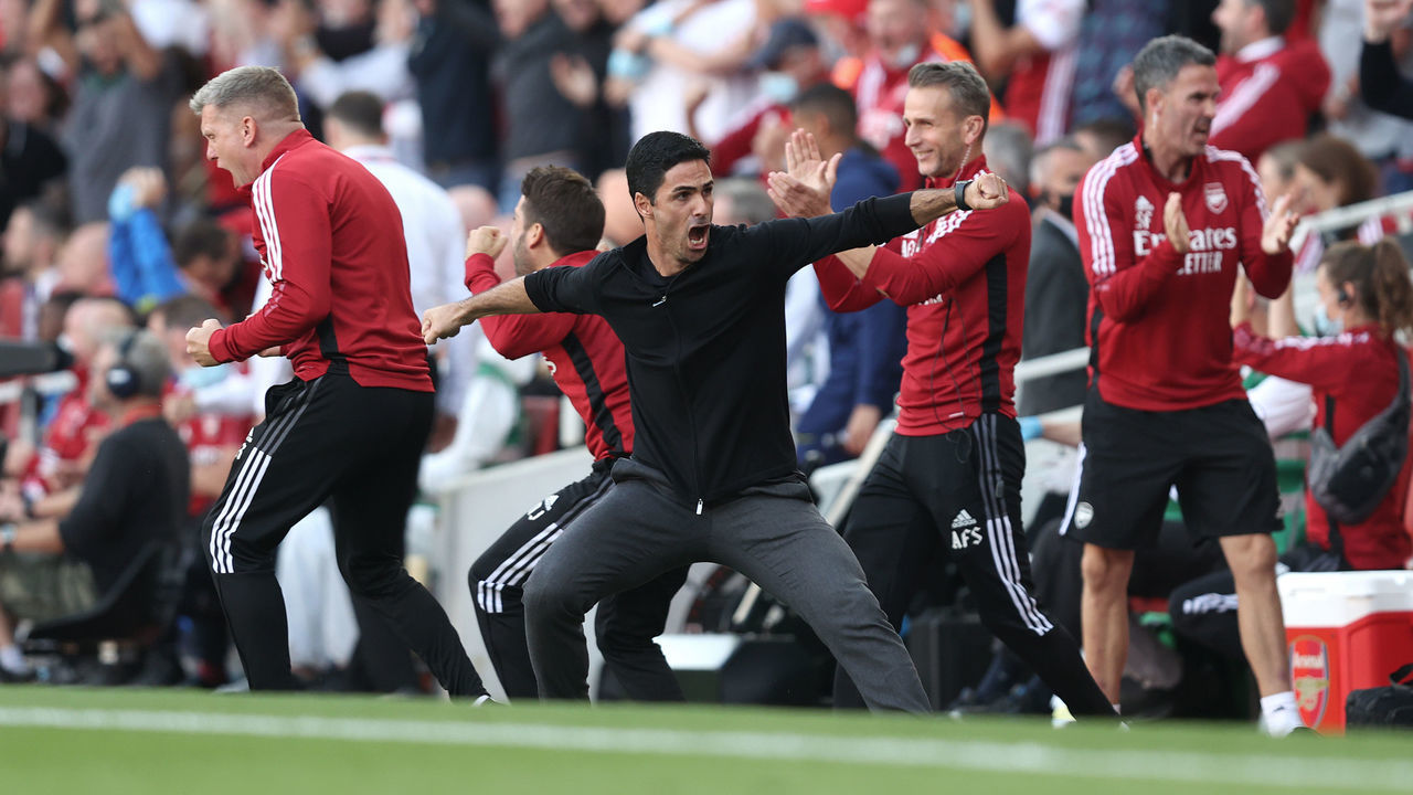 LONDON, ENGLAND - SEPTEMBER 26: Mikel Arteta manager of Arsenal celebrates their teams second goal during the Premier League match between Arsenal and Tottenham Hotspur at Emirates Stadium on September 26, 2021 in London, England.