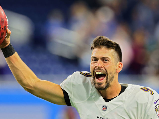 Baltimore Ravens kicker Justin Tucker (9) celebrates his field