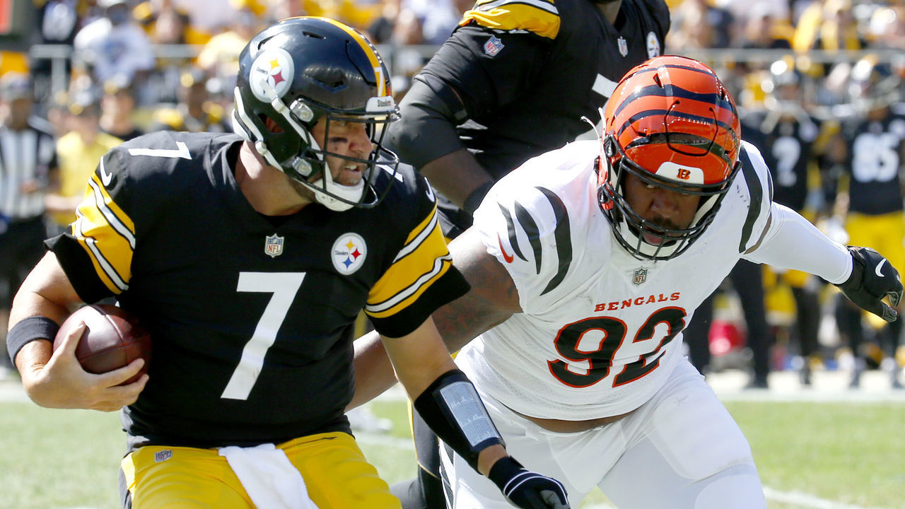 PITTSBURGH, PENNSYLVANIA - SEPTEMBER 26: B.J. Hill #92 of the Cincinnati Bengals sacks Ben Roethlisberger #7 of the Pittsburgh Steelers during the second quarter at Heinz Field on September 26, 2021 in Pittsburgh, Pennsylvania.