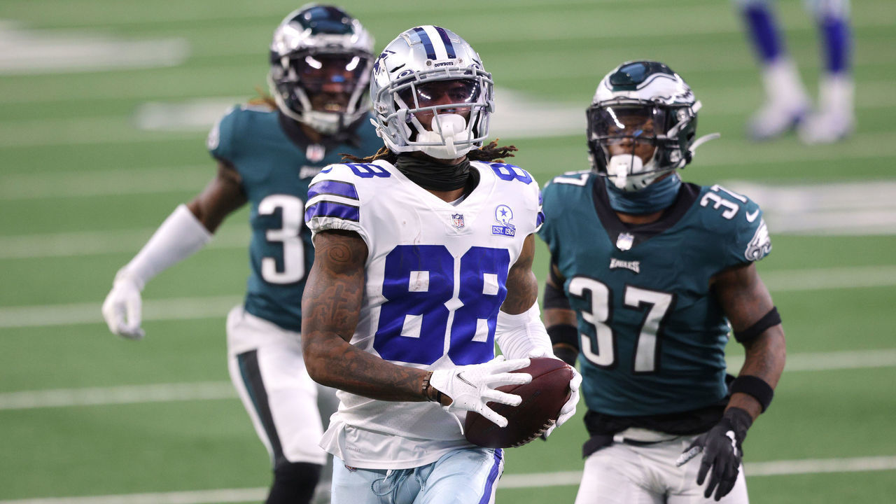 ARLINGTON, TEXAS - DECEMBER 27: CeeDee Lamb #88 of the Dallas Cowboys scores a touchdown in the third quarter against the Philadelphia Eagles at AT&T Stadium on December 27, 2020 in Arlington, Texas.