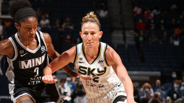 MINNEAPOLIS, MN - SEPTEMBER 26: Courtney Vandersloot #22 of the Chicago Sky drives to the basket during the game against the Minnesota Lynx during the 2021 WNBA Playoffs on September 26, 2021 at Target Center in Minneapolis, Minnesota. Mandatory Copyright Notice: Copyright 2021 NBAE