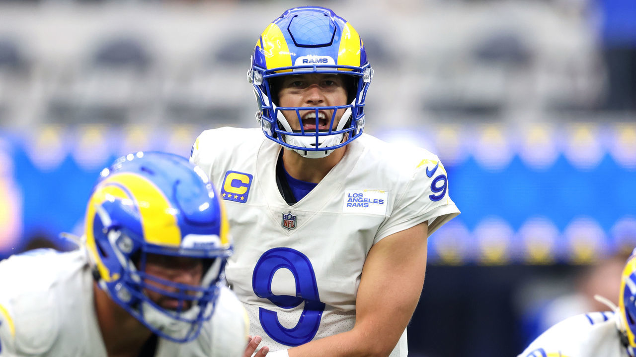 INGLEWOOD, CALIFORNIA - SEPTEMBER 26: Matthew Stafford #9 of the Los Angeles Rams calls a play at the line of scrimmage during the second quarter in the game against the Tampa Bay Buccaneers at SoFi Stadium on September 26, 2021 in Inglewood, California.