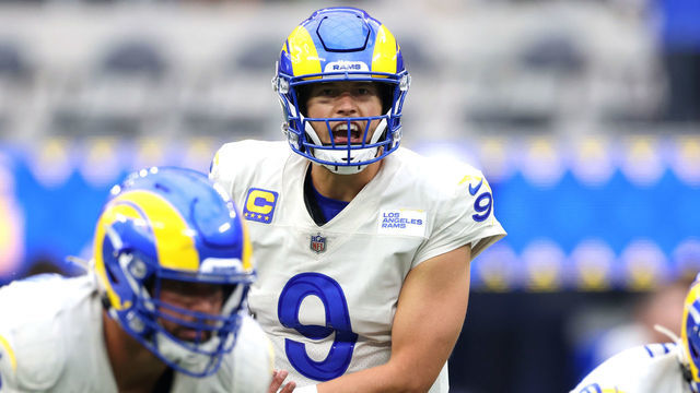 INGLEWOOD, CALIFORNIA - SEPTEMBER 26: Matthew Stafford #9 of the Los Angeles Rams calls a play at the line of scrimmage during the second quarter in the game against the Tampa Bay Buccaneers at SoFi Stadium on September 26, 2021 in Inglewood, California.