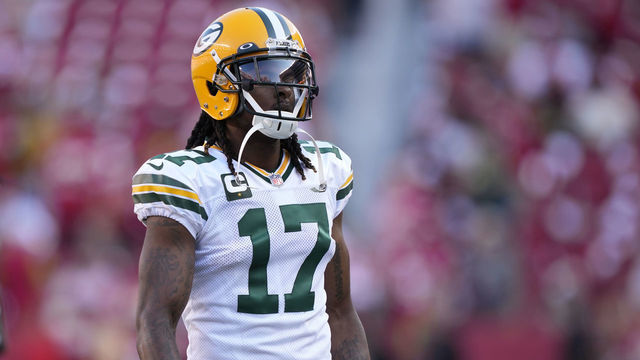 SANTA CLARA, CALIFORNIA - SEPTEMBER 26: Davante Adams #17 of the Green Bay Packers warms up prior to a game against the San Francisco 49ers at Levi's Stadium on September 26, 2021 in Santa Clara, California.