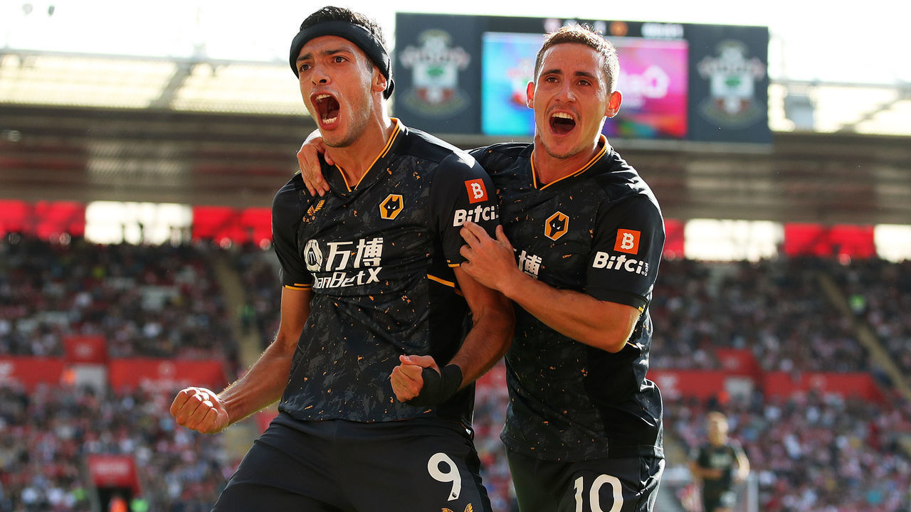 SOUTHAMPTON, ENGLAND - SEPTEMBER 26: Raul Jimenez of Wolverhampton Wanderers celebrates after scoring his team's first goal during the Premier League match between Southampton and Wolverhampton Wanderers at St Mary's Stadium on September 26, 2021 in Southampton, England.