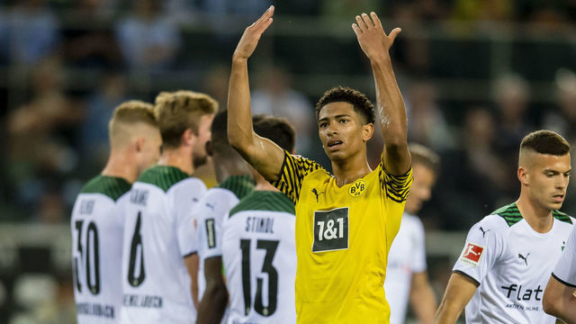 MOENCHENGLADBACH, GERMANY - SEPTEMBER 25: Jude Bellingham in action during the Bundesliga match between Borussia Mönchengladbach and Borussia Dortmund at Borussia-Park on September 25, 2021 in Moenchengladbach, Germany.
