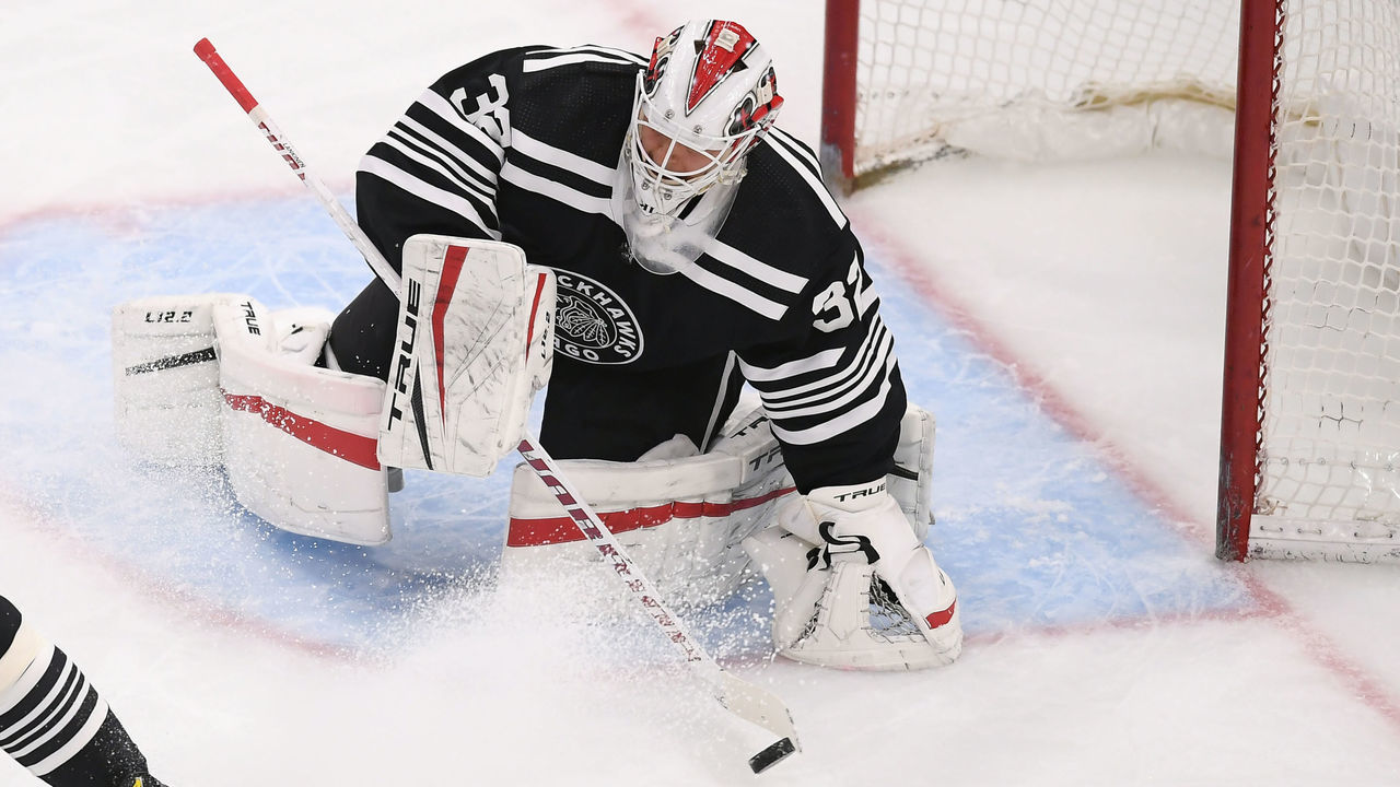 CHICAGO, IL - APRIL 27: Chicago Blackhawks goaltender Kevin Lankinen (32) blocks a shot in action during a game between the Chicago Blackhawks and the Tampa Bay Lightning on April 27, 2021 at the United Center in Chicago, IL.