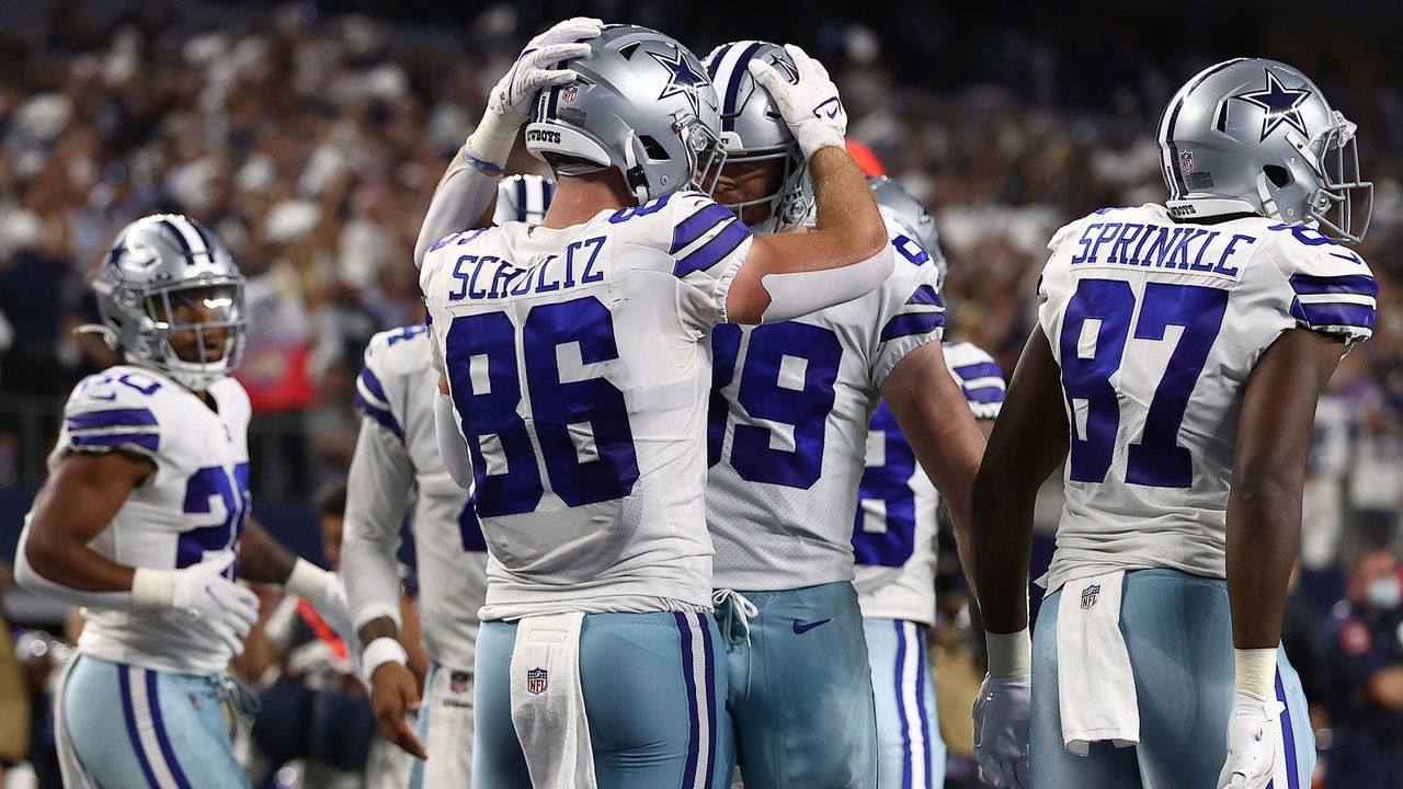 ARLINGTON, TEXAS - SEPTEMBER 27: Dalton Schultz #86 of the Dallas Cowboys celebrates his first half touchdown with teammates while playing the Philadelphia Eagles at AT&T Stadium on September 27, 2021 in Arlington, Texas.