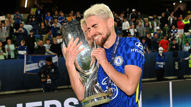 BELFAST, NORTHERN IRELAND - AUGUST 11: Jorginho of Chelsea celebrates with the trophy after their team's victory in the penalty shootout during the UEFA Super Cup 2021 match between Chelsea FC and Villarreal CF at the National Football Stadium at Windsor Park on August 11, 2021 in Belfast, Northern Ireland.