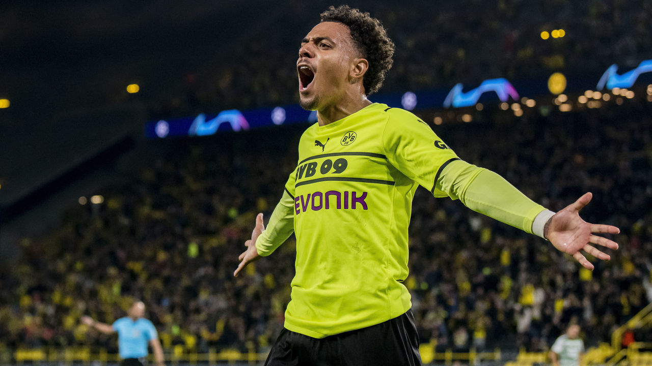 DORTMUND, GERMANY - SEPTEMBER 28: Donyell Malen of Borussia Dortmund celebrates scoring the opening goal during the Champions League Group C match between Borussia Dortmund and Sporting Lissabon at the Signal Iduna Park on September 28, 2021 in Dortmund, Germany.