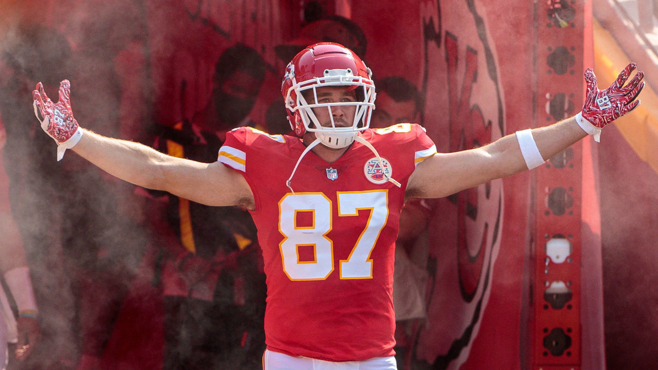 KANSAS CITY, MO - SEPTEMBER 12: Kansas City Chiefs tight end Travis Kelce (87) takes the field for the game against the Cleveland Browns on September 12th at GEHA field at Arrowhead Stadium in Kansas City, Missouri.