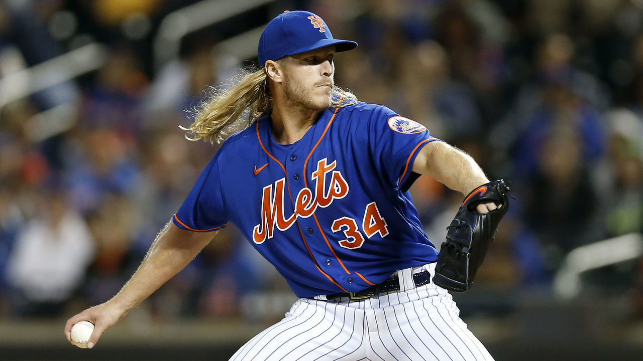 NEW YORK, NEW YORK - SEPTEMBER 28: Noah Syndergaard #34 of the New York Mets pitches in the first inning of game 2 of a double header against the Miami Marlins at Citi Field on September 28, 2021 in New York City.