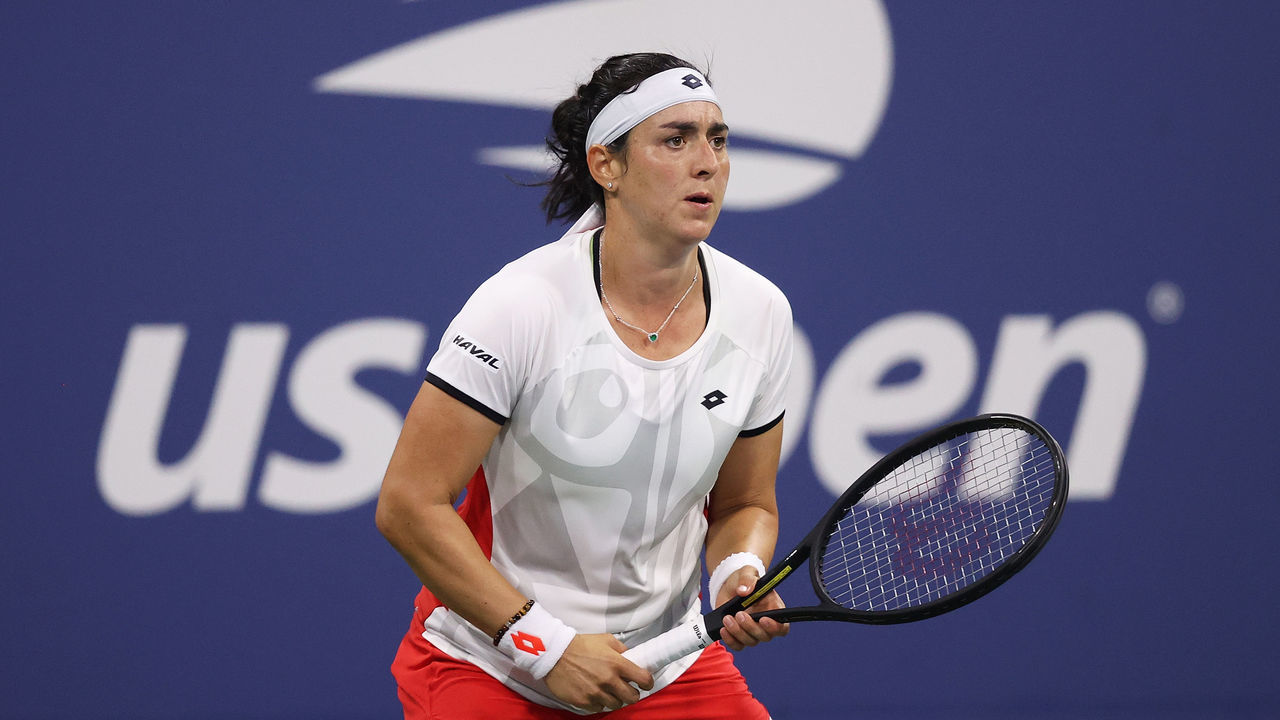 NEW YORK, NEW YORK - SEPTEMBER 03: Ons Jabeur of Tunisia returns against Elise Mertens of Belgium during her Women's Singles third round match on Day Five of the US Open at USTA Billie Jean King National Tennis Center on September 03, 2021 in New York City.