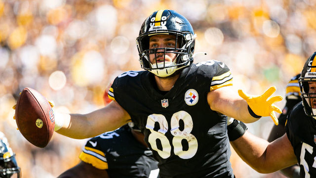 PITTSBURGH, PA - SEPTEMBER 26: Pittsburgh Steelers tight end Pat Freiermuth (88) celebrates with teammates after scoring a touchdown during the game against the Cincinnati Bengals and the Pittsburgh Steelers on September 26, 2021 at Heinz Field in Pittsburgh, PA.