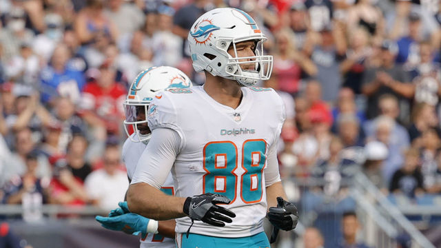 FOXBOROUGH, MA - SEPTEMBER 12: Miami Dolphins tight end Mike Gesicki (88) during a game between the New England Patriots and the Miami Dolphins on September 12, 2021, at Gillette Stadium in Foxborough, Massachusetts.