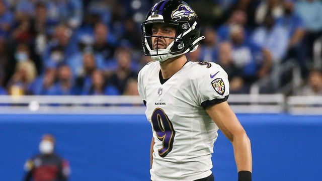 DETROIT, MI - SEPTEMBER 26: Baltimore Ravens place kicker Justin Tucker (9) prepares to kick a field goal during the second quarter of a regular season NFL game between the Baltimore Ravens and the Detroit Lions on September 26, 2021 at Ford Field in Detroit, Michigan.