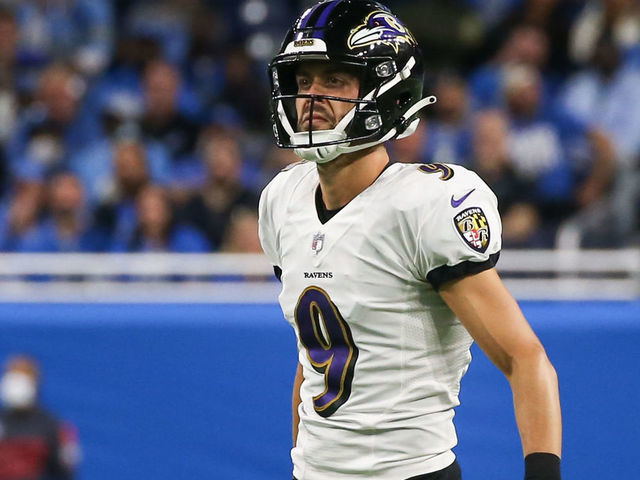 DETROIT, MI - SEPTEMBER 26: Baltimore Ravens place kicker Justin Tucker (9) prepares to kick a field goal during the second quarter of a regular season NFL game between the Baltimore Ravens and the Detroit Lions on September 26, 2021 at Ford Field in Detroit, Michigan.