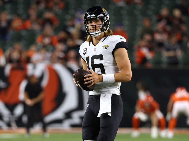 Jacksonville Jaguars quarterback Trevor Lawrence (16) warms up