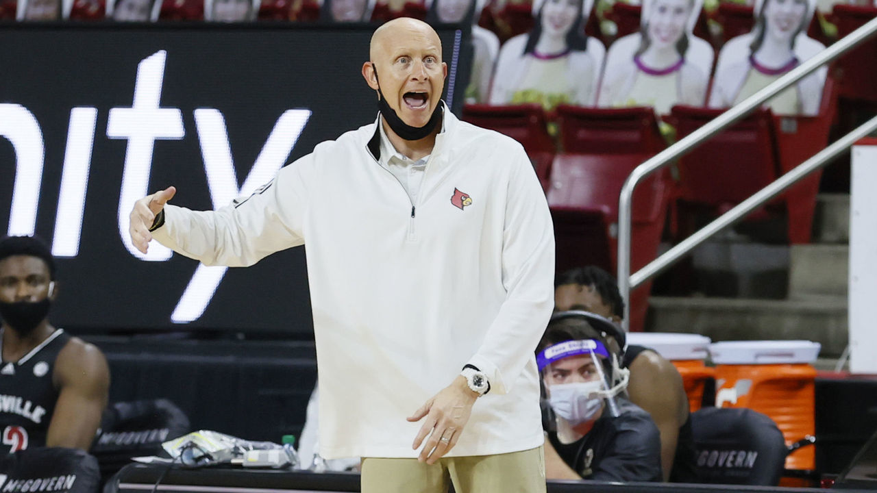 CHESTNUT HILL, MA - JANUARY 02: Louisville Cardinals head coach Chris Mack yells instruction during a game between the Boston College Eagles and the Louisville Cardinals on January 2, 2021, at Conte Forum in Chestnut Hill, Massachusetts.