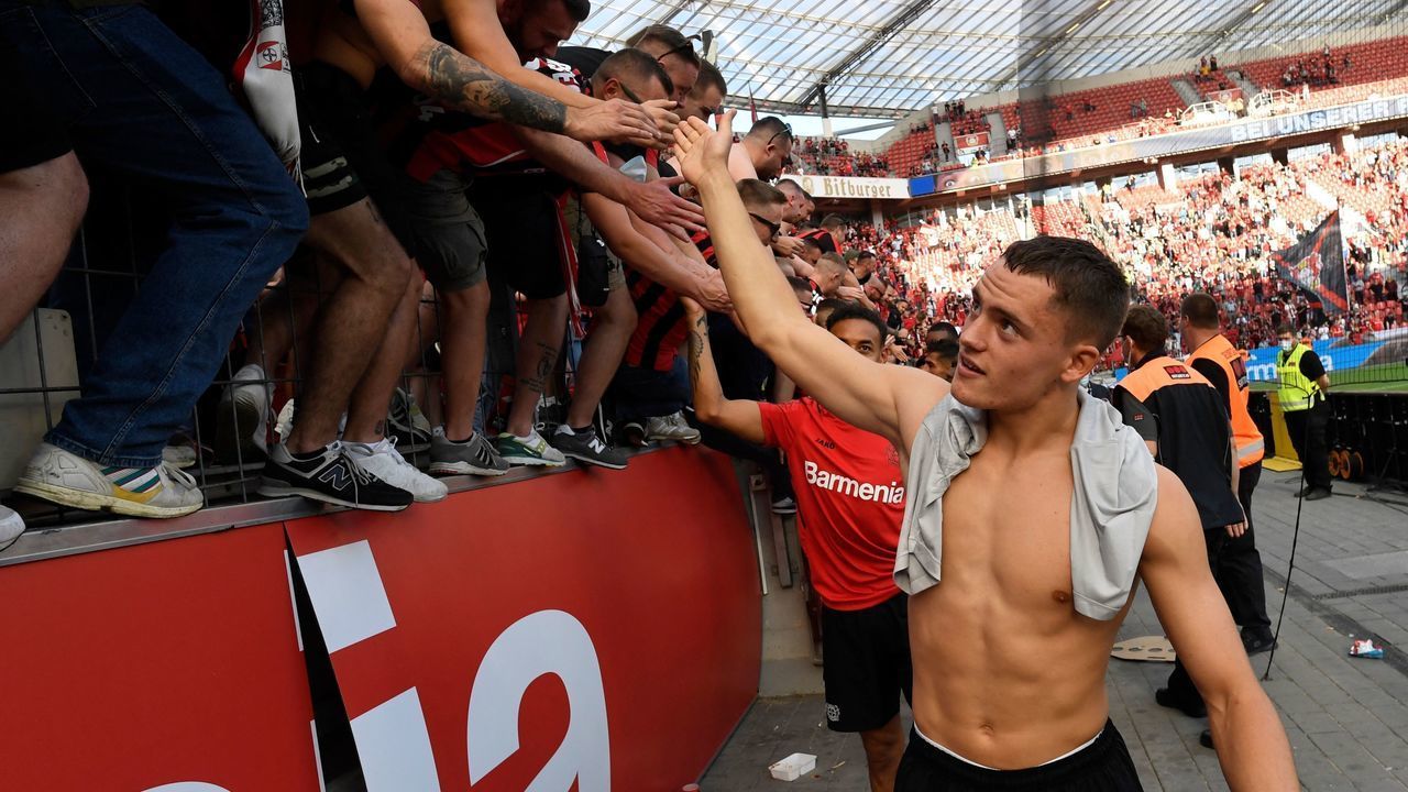 Leverkusen's German forward Florian Wirtz celebrates after the German first division Bundesliga football match between Bayer 04 Leverkusen and 1 FSV Mainz 05 in Leverkusen, western Germany, on September 25, 2021. - - DFL REGULATIONS PROHIBIT ANY USE OF PHOTOGRAPHS AS IMAGE SEQUENCES AND/OR QUASI-VIDEO