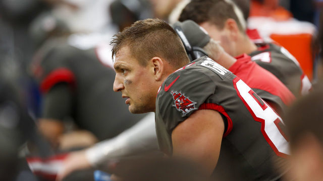 INGLEWOOD, CA - SEPTEMBER 26: Tampa Bay Buccaneers tight end Rob Gronkowski (87) during a game between the Tampa Bay Buccaneers and the Los Angeles Rams at SoFi Stadium on September 26, 2021 in Inglewood, California.