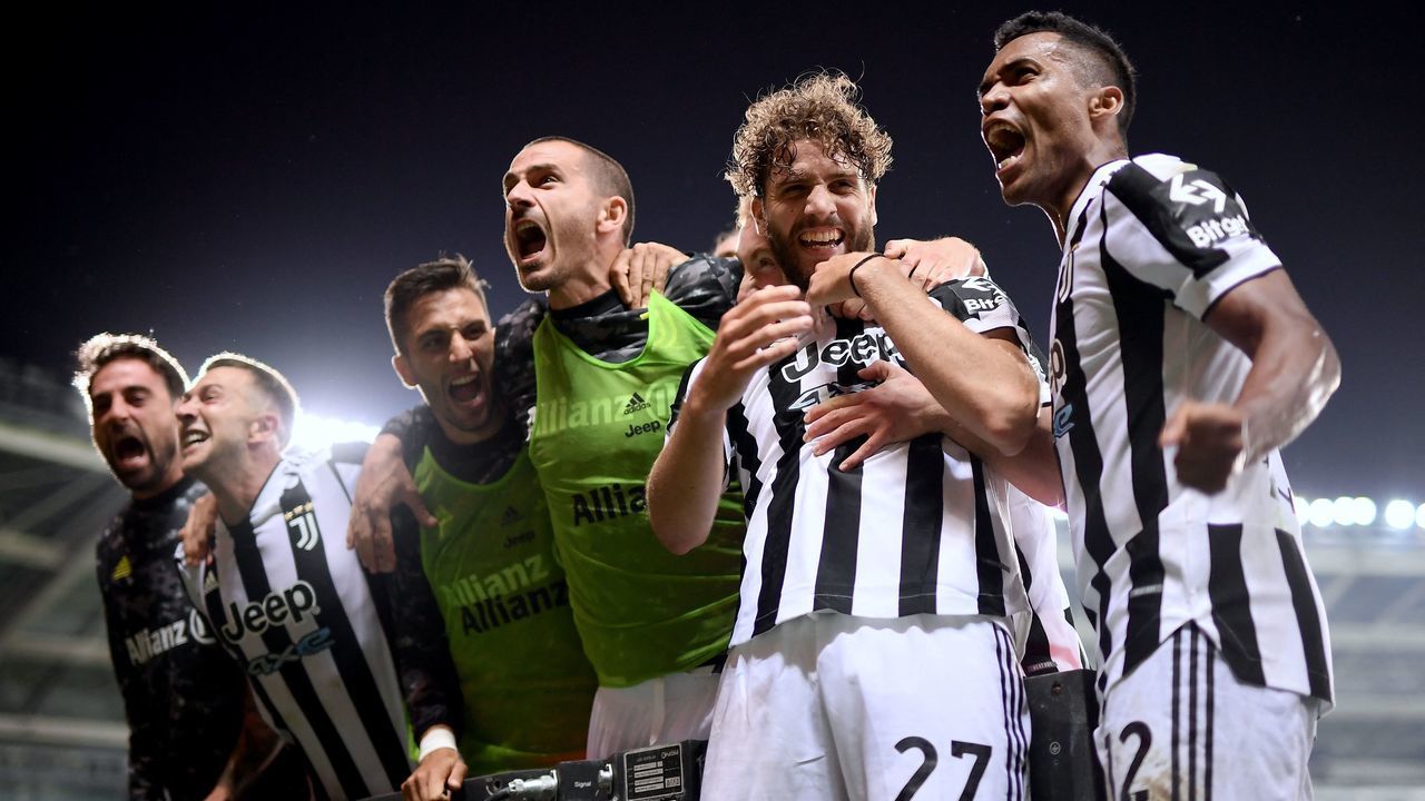 Juventus Italian midfielder Manuel Locatelli celebrates his goal during the Serie A football match Torino vs Juventus at the Grande Torino Stadium in Turin on October 2, 2021.