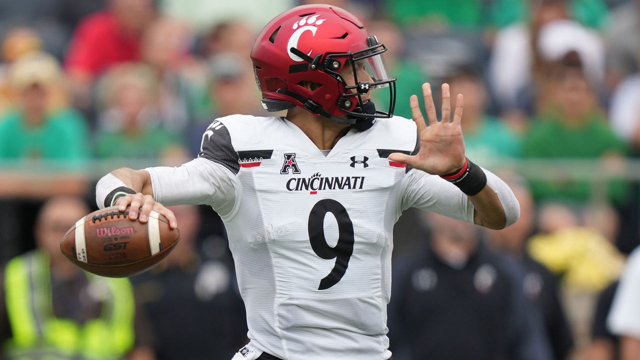 Desmond Ridder, No. 7 Cincinnati beat No. 9 Notre Dame 24-13