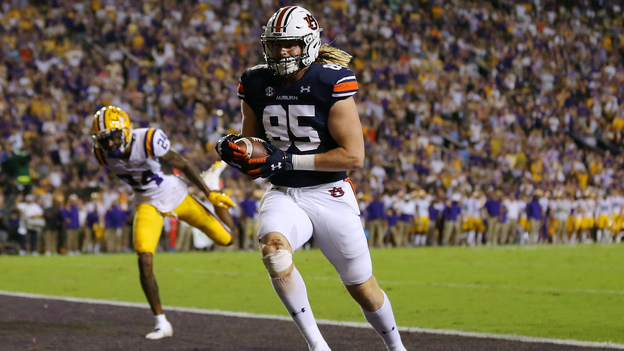 Bo Nix Leads Auburn to 48-11 Victory over LSU - WAKA 8