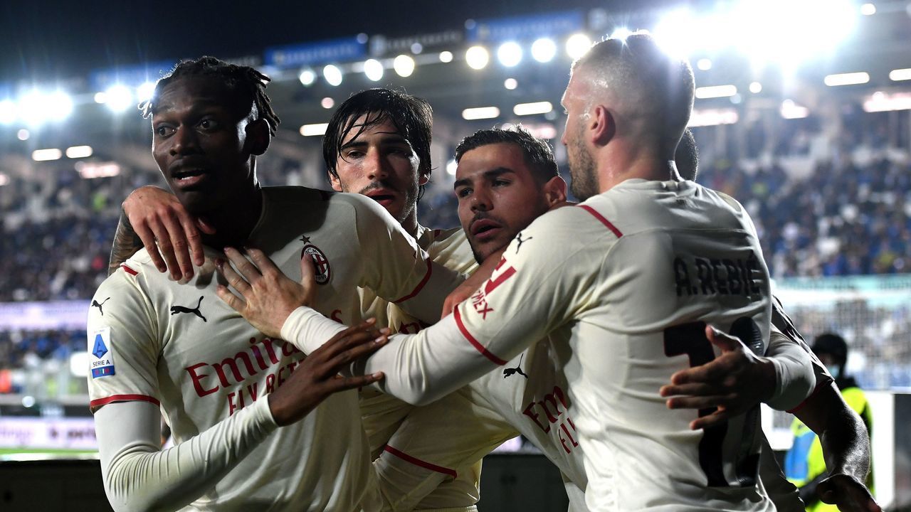 BERGAMO, ITALY - OCTOBER 03: Rafael Leao of AC Milan celebrates with Theo Hernandez after scoring his team third goal during the Serie A match between Atalanta BC v AC Milan at Gewiss Stadium on October 03, 2021 in Bergamo, Italy.