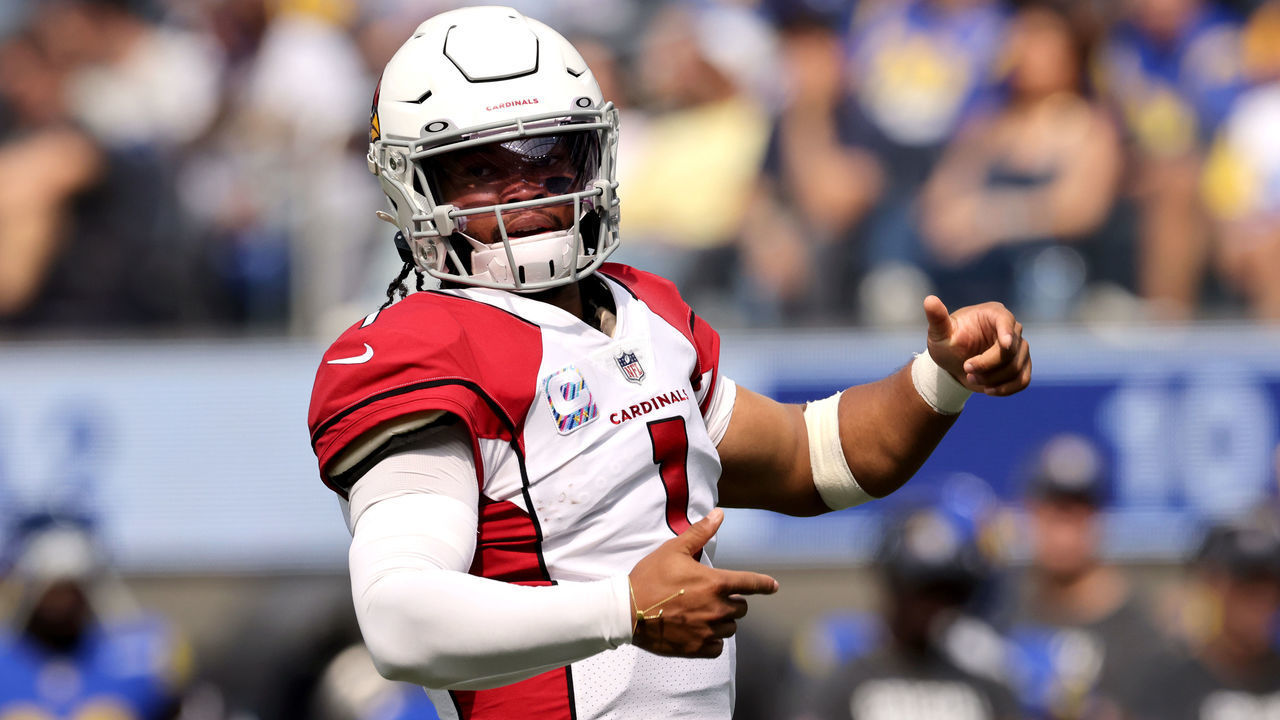 INGLEWOOD, CALIFORNIA - OCTOBER 03: Kyler Murray #1 of the Arizona Cardinals calls a play during the second quarter in the game against the Los Angeles Rams at SoFi Stadium on October 03, 2021 in Inglewood, California.
