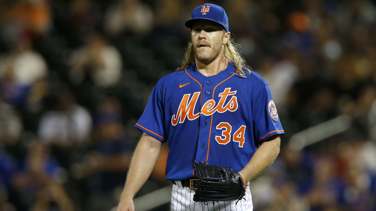 NEW YORK, NEW YORK - SEPTEMBER 28: Noah Syndergaard #34 of the New York Mets pitches during the first inning in game 2 of a double header against the Miami Marlins at Citi Field on September 28, 2021 in New York City. The Mets defeated the Marlins 2-1 in nine innings.