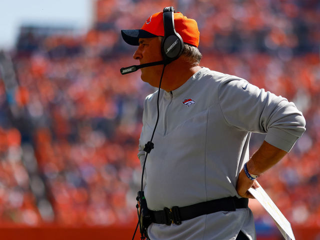 Broncos' Vic Fangio loses it on the sideline after Ravens run the