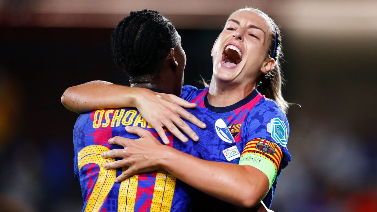 BARCELONA, SPAIN - OCTOBER 05: Alexia Putellas of FC Barcelona celebrates scoring the second goal during the UEFA Women's Champions League group C match between FC Barcelona and Arsenal WFC at Estadi Johan Cruyff on October 05, 2021 in Barcelona, Spain.