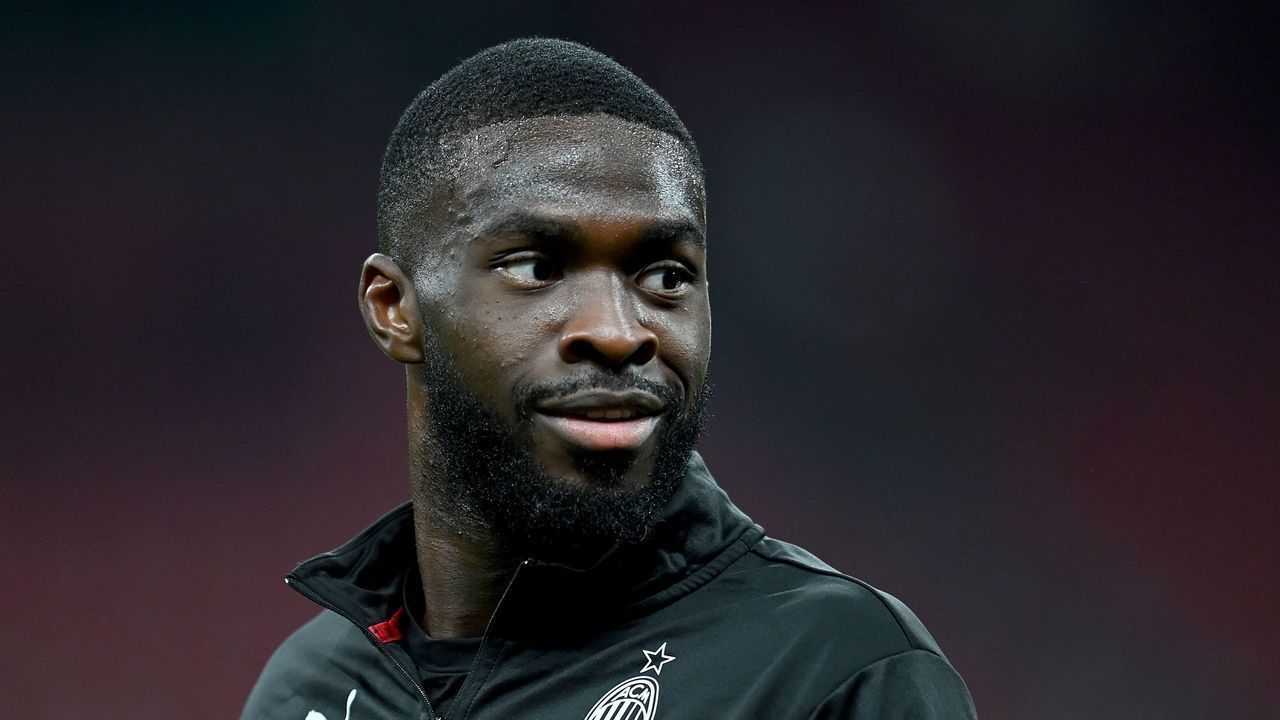 MILAN, ITALY - SEPTEMBER 22: Fikayo Tomori of AC Milan looks on during the Serie A match between AC Milan and Venezia FC at Stadio Giuseppe Meazza on September 22, 2021 in Milan, Italy.