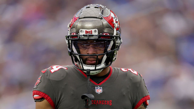 INGLEWOOD, CALIFORNIA - SEPTEMBER 26: Carlton Davis #24 of the Tampa Bay Buccaneers lines up for a play during a 34-24 loss to the Los Angeles Rams at SoFi Stadium on September 26, 2021 in Inglewood, California.