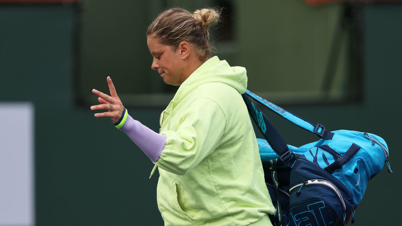 INDIAN WELLS, CALIFORNIA - OCTOBER 07: Kim Clijsters of Belgium walks off the court after her three set defeat by Katerina Siniakova of the Czech Republic during their first round match on Day 4 of the BNP Paribas Open at the Indian Wells Tennis Garden on March 07, 2021 in Indian Wells, California.