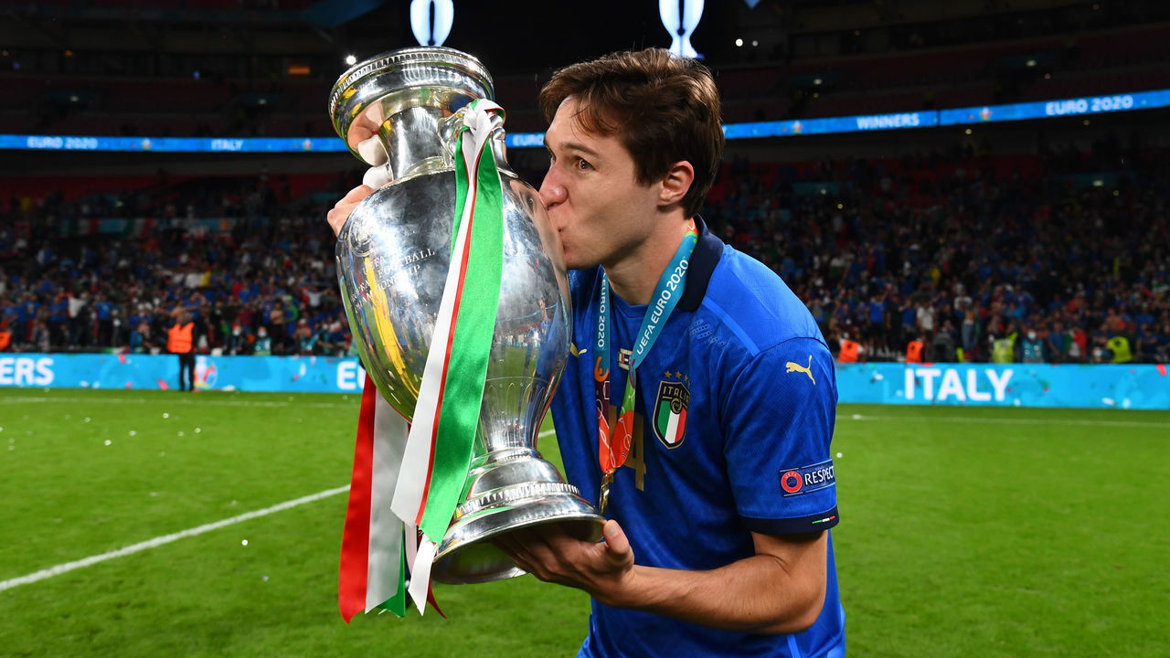 LONDON, ENGLAND - JULY 11: Federico Chiesa of Italy kisses The Henri Delaunay Trophy following his team's victory in the UEFA Euro 2020 Championship Final between Italy and England at Wembley Stadium on July 11, 2021 in London, England.