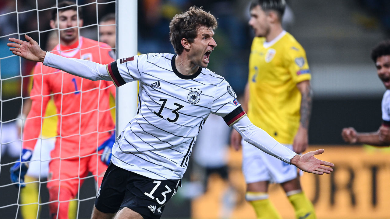 HAMBURG, GERMANY - OCTOBER 08: Thomas Mueller of Germany celebrates his team's second goal during the 2022 FIFA World Cup Qualifier match between Germany and Romania at Imtech Arena on October 08, 2021 in Hamburg, Hamburg.