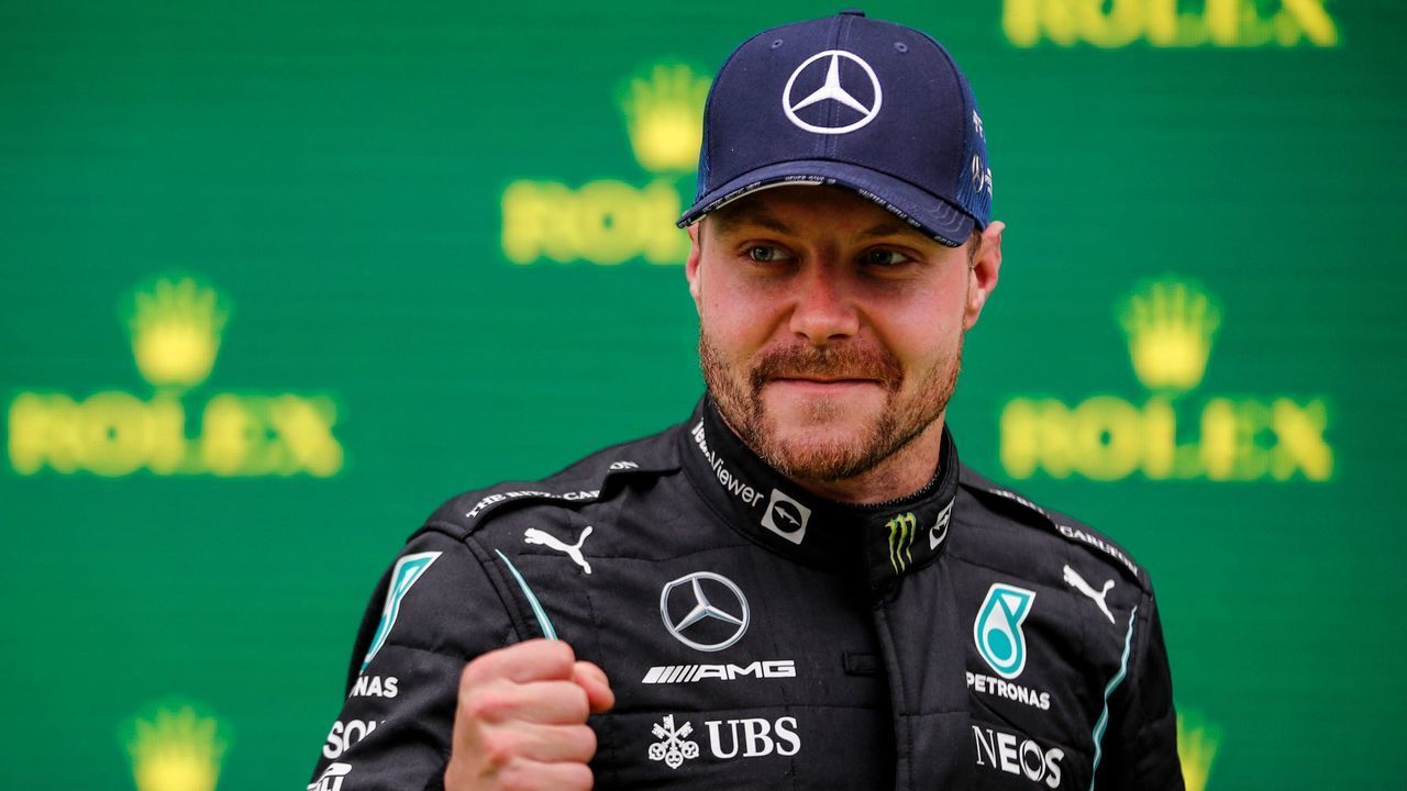 Winner Mercedes' Finnish driver Valtteri Bottas celebrates after the Formula One Grand Prix of Turkey at the Intercity Istanbul Park in Istanbul on October 10, 2021.