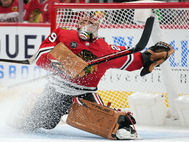 CHICAGO, IL - OCTOBER 09: Chicago Blackhawks goaltender Marc-Andre Fleury (29) makes a glove save during a preseason game between the Chicago Blackhawks and the Minnesota Wild on October 09, 2021 at the United Center in, Chicago, IL.