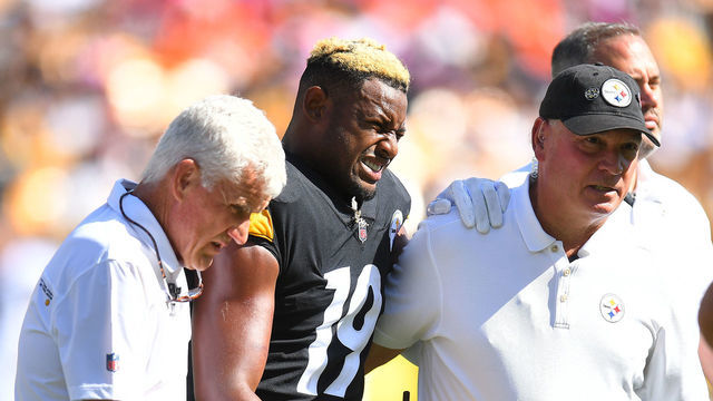 PITTSBURGH, PENNSYLVANIA - OCTOBER 10: JuJu Smith-Schuster #19 of the Pittsburgh Steelers reacts after being injured against the Denver Broncos during the second quarter at Heinz Field on October 10, 2021 in Pittsburgh, Pennsylvania.