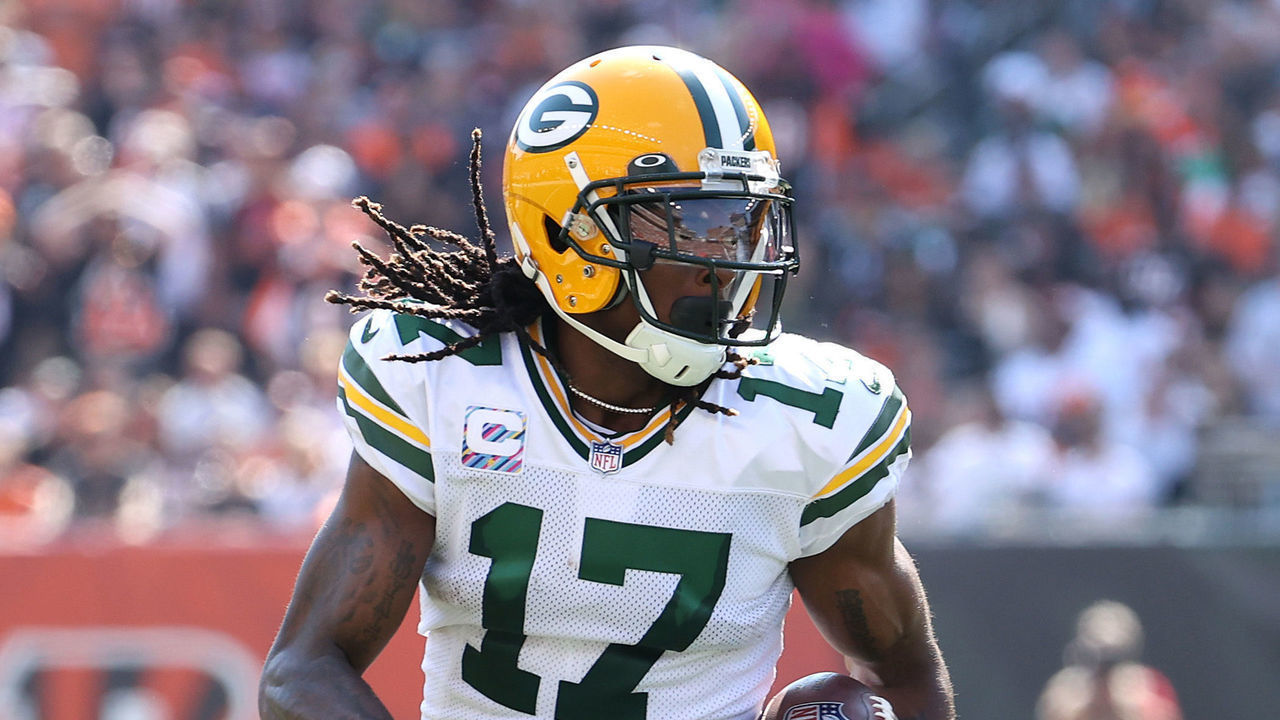 CINCINNATI, OHIO - OCTOBER 10: Davante Adams #17 of the Green Bay Packers runs the ball after a catch against the Cincinnati Bengals at Paul Brown Stadium on October 10, 2021 in Cincinnati, Ohio.